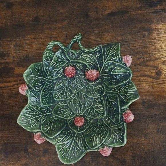 Strawberry Leaf Patch Majolica Footed Serving Bowl - Picture 2 of 10